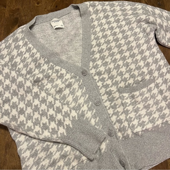 Abercrombie and Fitch Gray and White Houndstooth Cardigan XL Women’s Cozy - Picture 3 of 11